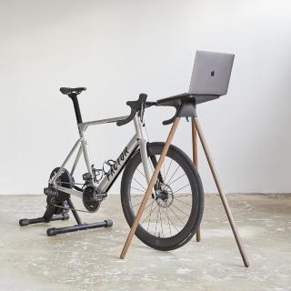 【SFS】北歐簡約風自行車訓練台 ZWIFT，圖片來源：momo 商品頁 / 成長智能有限公司