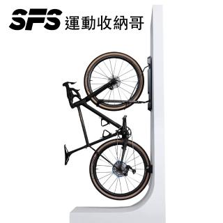 【SFS】垂直懸掛滾動式自行車收納架(懸掛車架 自行車壁掛架 腳踏車壁掛架 懸掛式自行車壁掛架推薦)，圖片來源：momo 商品頁 / 成長智能有限公司