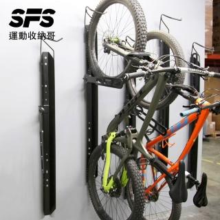 【SFS】美國進口壁掛式垂直自行車停車架(旋轉鎖定桿 展示架 腳踏車壁掛架 垂直自行車壁掛架推薦)，圖片來源：momo 商品頁 / 成長智能有限公司