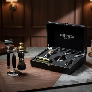 【FREED】免費客製化刻字 五刀式刮鬍刀豪華四件組禮盒 - 馬鞍棕(獨家紳士客製禮盒) 生日禮物 男友禮物 父親節禮物，圖片來源：momo 商品頁 / 永利國際有限公司