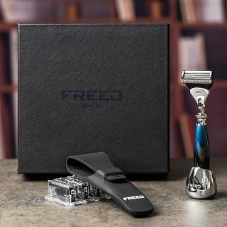 【FREED】免費客製化刻字 一周年紀念款尊爵四件組刮五刀式鬍刀禮盒 - 銀河藍(獨家紳士客製禮盒) 生日禮物 男友禮物 父親節禮物,圖片來源:momo 商品頁 / 永利國際有限公司