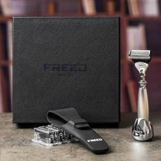 【FREED】免費客製化刻字 一周年紀念款尊爵四件組五刀式刮鬍刀禮盒 - 阿提米絲(獨家紳士客製禮盒) 生日禮物 男友禮物 父親節禮物，圖片來源：momo 商品頁 / 永利國際有限公司
