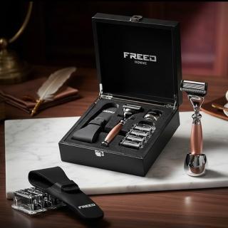 【FREED】免費客製化刻字 兩週年特仕版尊爵四件組五刀式刮鬍刀禮盒 - 玫瑰金(獨家紳士客製禮盒) 生日禮物 男友禮物 父親節禮物，圖片來源：momo 商品頁 / 永利國際有限公司