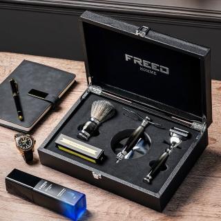 【FREED】一週年限量紀念款 五刀式刮鬍刀豪華禮盒四件組 -哈德斯 (免費客製化刻字服務)，圖片來源：momo 商品頁 / 永利國際有限公司