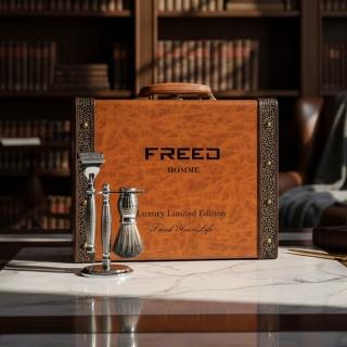 【FREED】免費客製化刻字 五刀式 豪華典藏版刮鬍刀禮盒 - 手雷款(刮鬍刀的工藝巔峰) 生日禮物 男友禮物 父親節禮物,圖片來源:momo 商品頁 / 永利國際有限公司