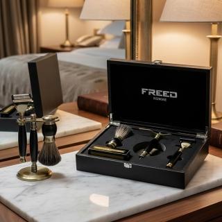 【FREED】免費客製化刻字 五刀式古銅刮鬍刀豪華禮盒四件組 - 極致黑(獨家紳士客製禮盒) 生日禮物 男友禮物 父親節禮物，圖片來源：momo 商品頁 / 永利國際有限公司