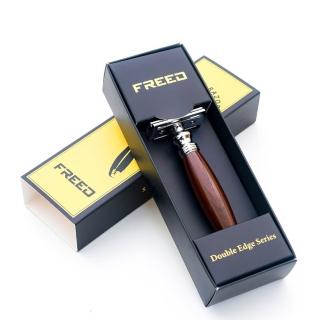 【FREED】客製化刻字服務 封閉式復古雙刃安全刮鬍刀 多色可選 附刀片10片(專屬紳士送禮) 生日禮物 男友禮物 父親節禮物，圖片來源：momo 商品頁 / 永利國際有限公司