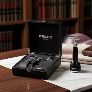 【FREED】客製化刻字 尊爵四件組雙刃安全刮鬍刀禮盒 多色可選(獨家紳士客製禮盒) 生日禮物 男友禮物 父親節禮物，圖片來源：momo 商品頁 / 永利國際有限公司