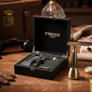 【FREED】免費客製化刻字 古銅系列尊爵四件組雙刃式刮鬍刀禮盒 - 大地綠(獨家紳士客製禮盒) 生日禮物 男友禮物 父親節禮物，圖片來源：momo 商品頁 / 永利國際有限公司