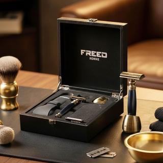 【FREED】免費客製化刻字 古銅系列尊爵四件組雙刃式刮鬍刀禮盒 - 帝王藍(專屬刻字服務) 生日禮物 男友禮物 父親節禮物,圖片來源:momo 商品頁 / 永利國際有限公司
