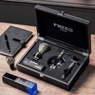 【FREED】免費客製化刻字服務 一週年紀念款-豪華四件雙刃刮鬍刀禮盒-哈德斯(獨家紳士客製禮盒) 生日禮物 男友禮物 父親節禮物,圖片來源:momo 商品頁 / 永利國際有限公司