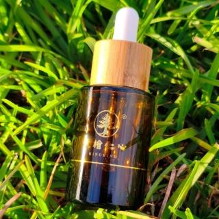 大檜仁心-臺灣紅檜木精油-滴管瓶30ml-花蓮深山-純100%-檜木精油，圖片來源：momo 商品頁 / 三和木柴企業社